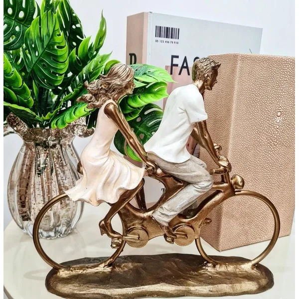 Modern Love Art Décor Figurine for Home