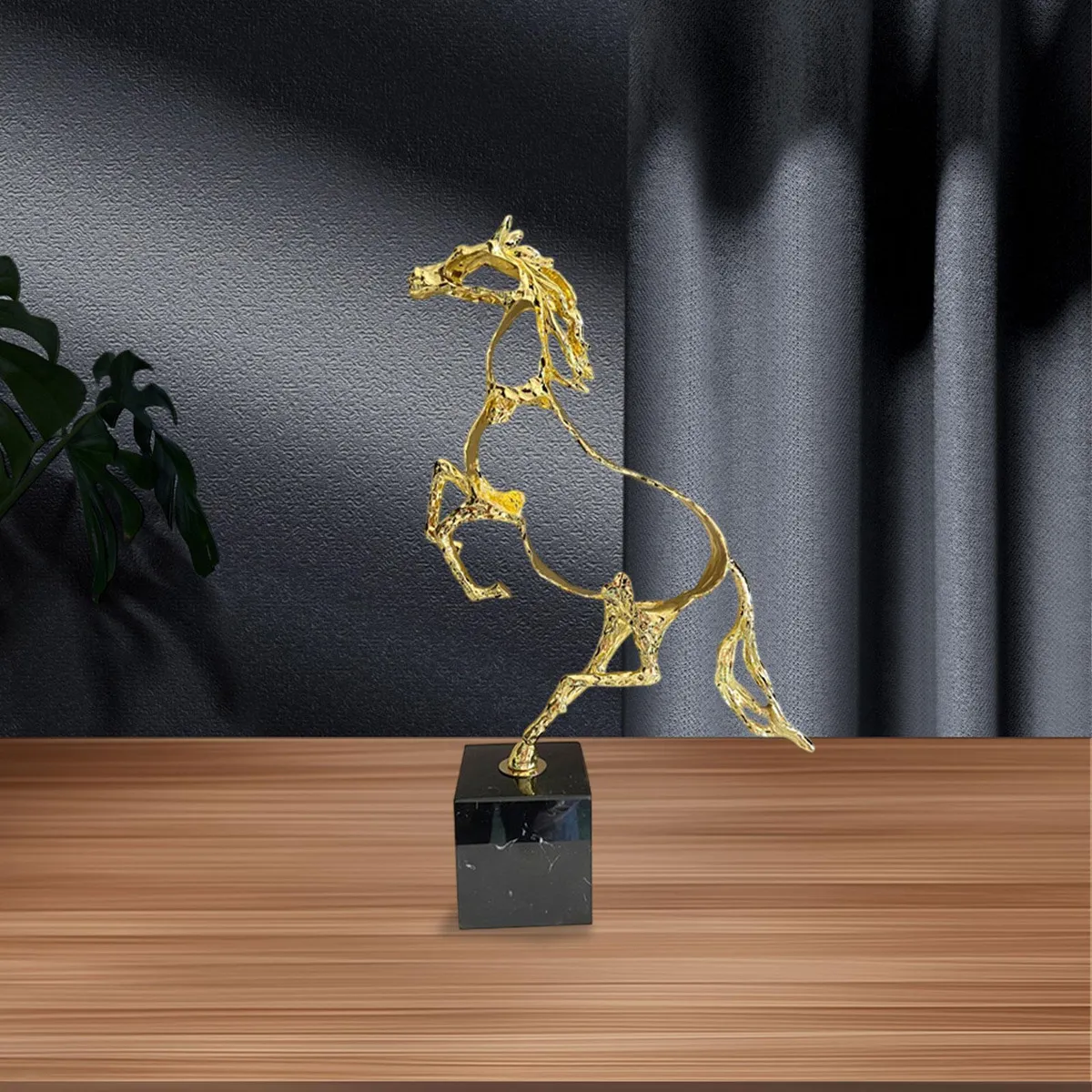 Luxury Modern Art Figurine for Home & Office Décor