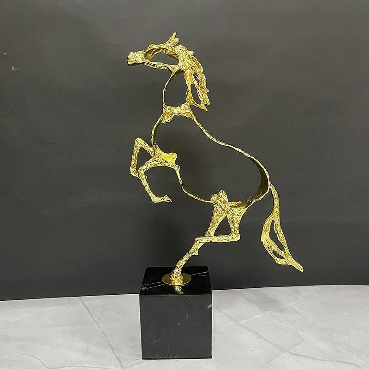 Luxury Modern Art Figurine for Home & Office Décor